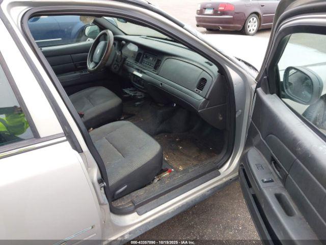 Ford Crown Victoria Image 11