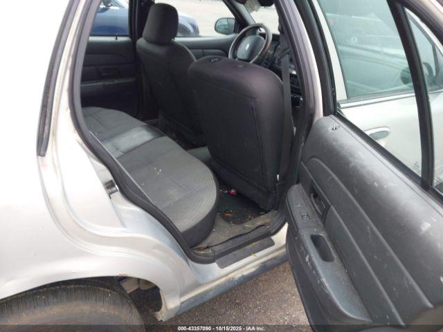 Ford Crown Victoria Image 13