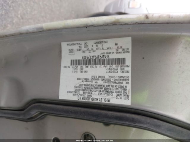 Ford Crown Victoria Image 16