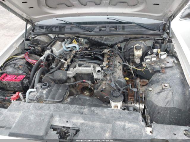 Ford Crown Victoria Image 3