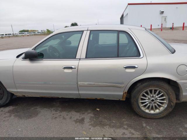 Ford Crown Victoria Image 10
