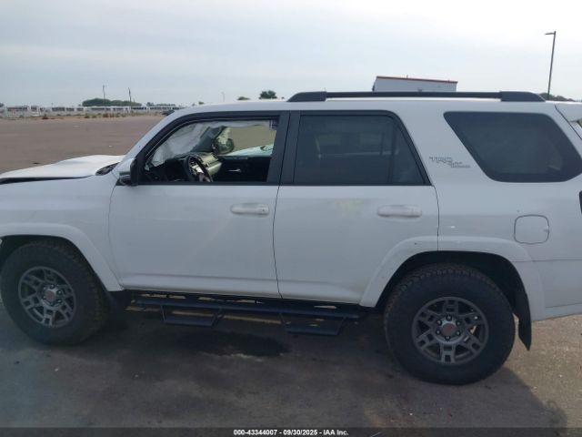 Toyota 4Runner Trd Off Road Premium Image 14