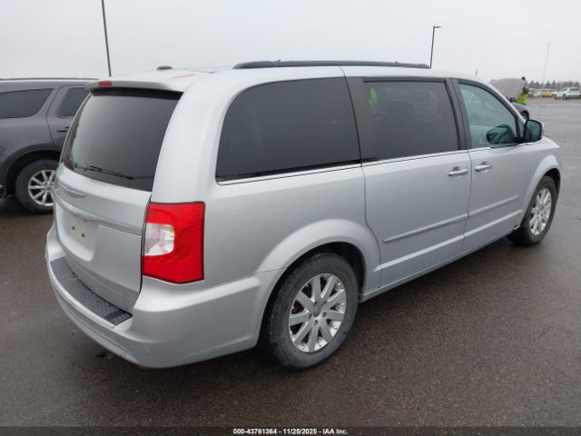 Chrysler Town & Country Touring-l Image 3