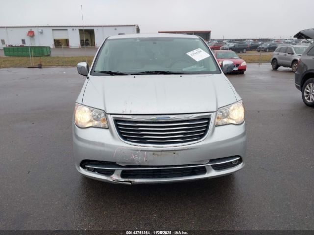 Chrysler Town & Country Touring-l Image 6