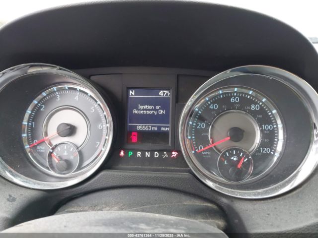 Chrysler Town & Country Touring-l Image 5