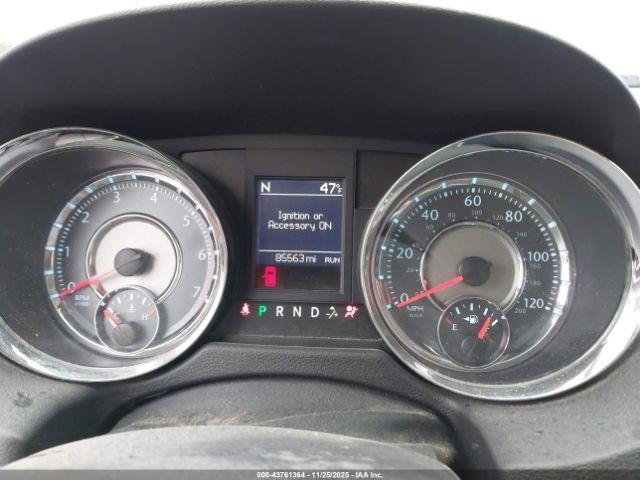 Chrysler Town & Country Touring-l Image 5