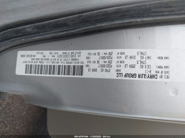 Chrysler Town & Country Touring-l Image 9