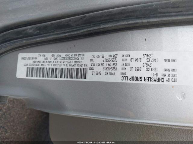 Chrysler Town & Country Touring-l Image 9