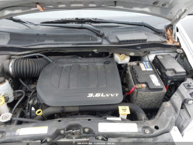 Chrysler Town & Country Touring-l Image 11