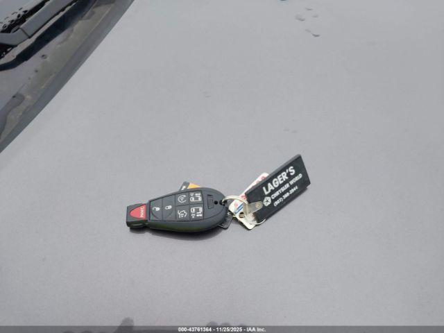 Chrysler Town & Country Touring-l Image 12