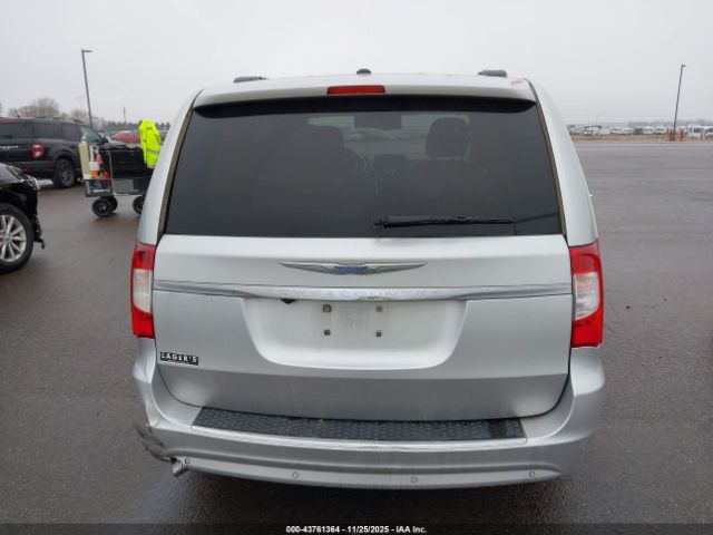 Chrysler Town & Country Touring-l Image 16