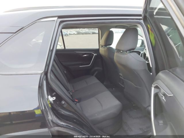 Toyota RAV4 Xle Image 8