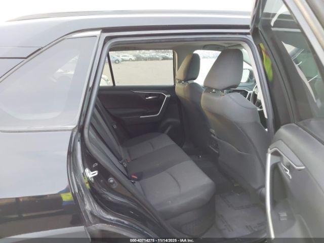 Toyota RAV4 Xle Image 8