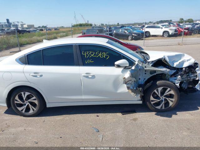 Subaru Legacy Premium Image 11