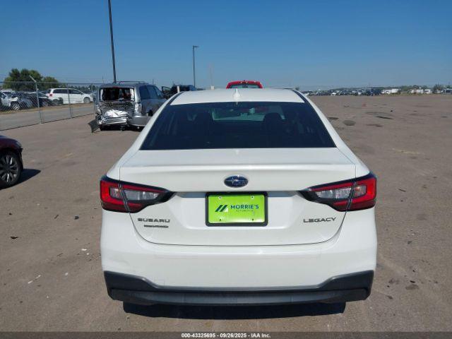 Subaru Legacy Premium Image 8