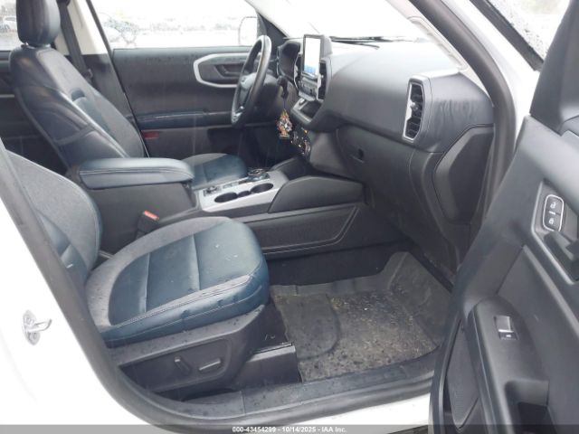 Ford Bronco Outer Banks Image 8