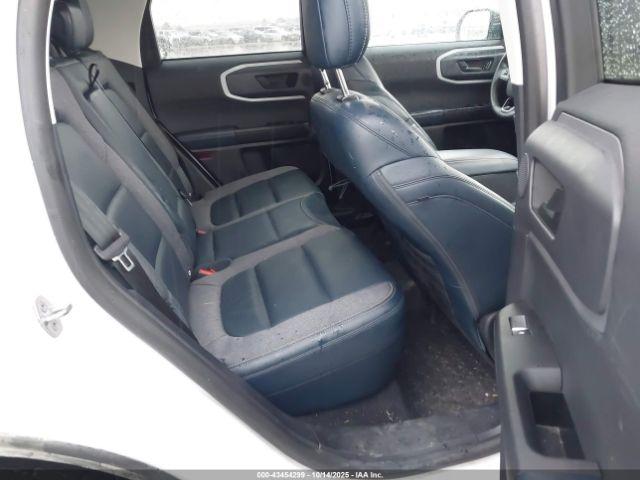 Ford Bronco Outer Banks Image 7