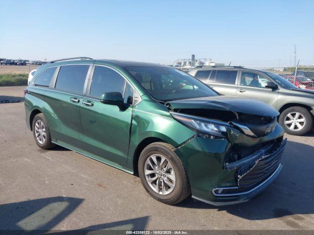  Salvage Toyota Sienna