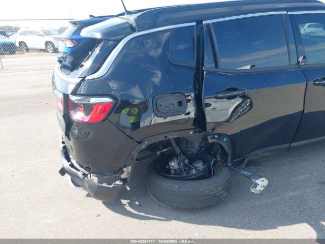 Jeep Compass Limited 4x4 Image 14