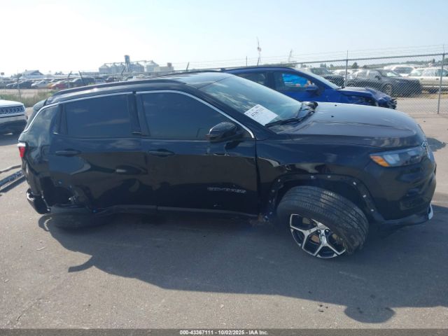Jeep Compass Limited 4x4 Image 2