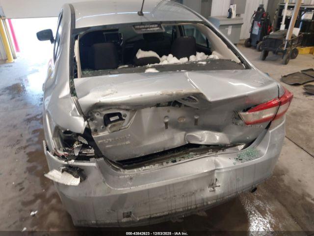 Subaru Impreza 2.0i Image 11