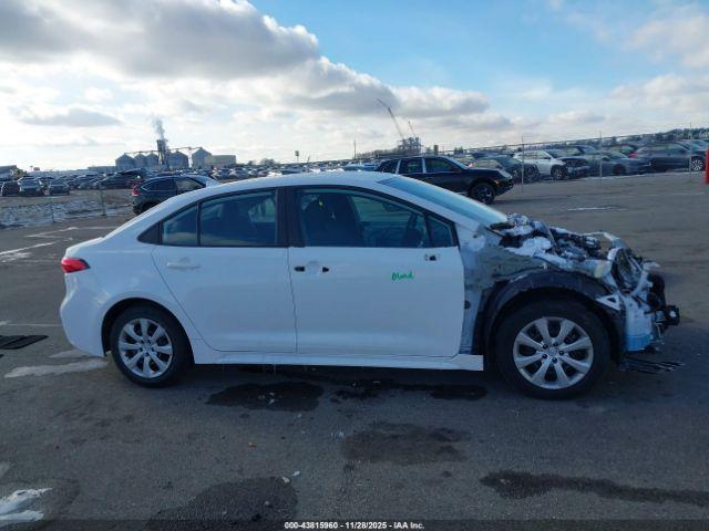 Toyota Corolla Le Image 18