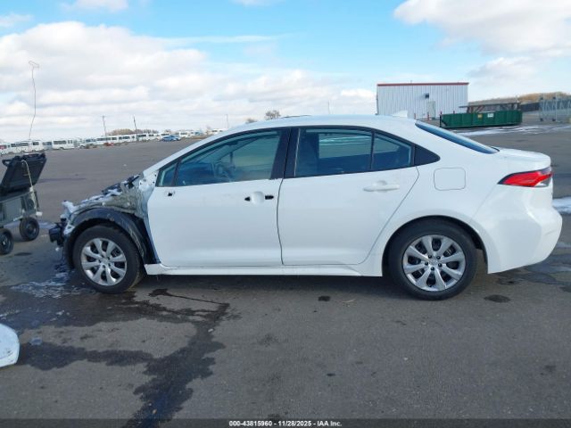 Toyota Corolla Le Image 10