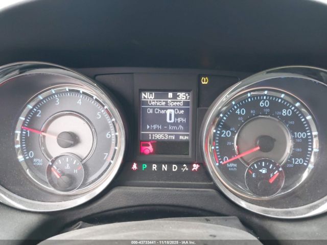 Chrysler Town & Country Touring Image 14