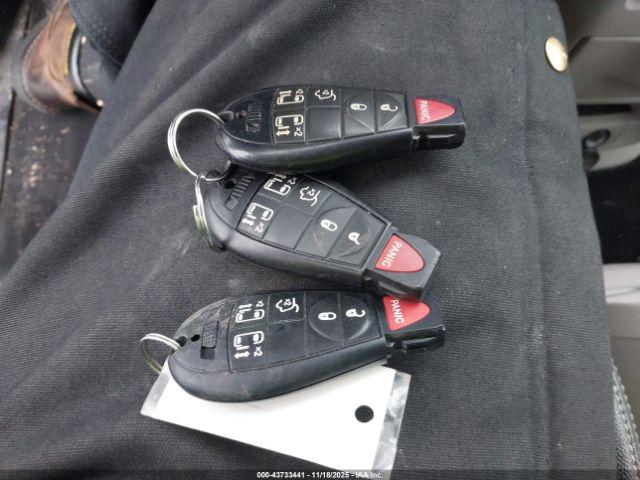 Chrysler Town & Country Touring Image 13