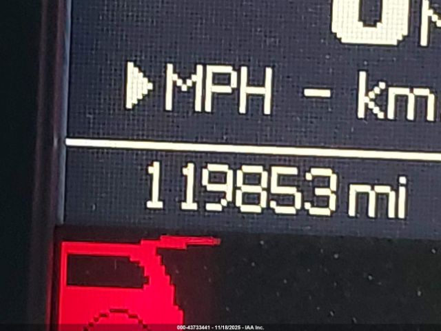 Chrysler Town & Country Touring Image 16