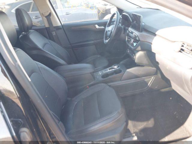 Ford Escape Titanium Image 4