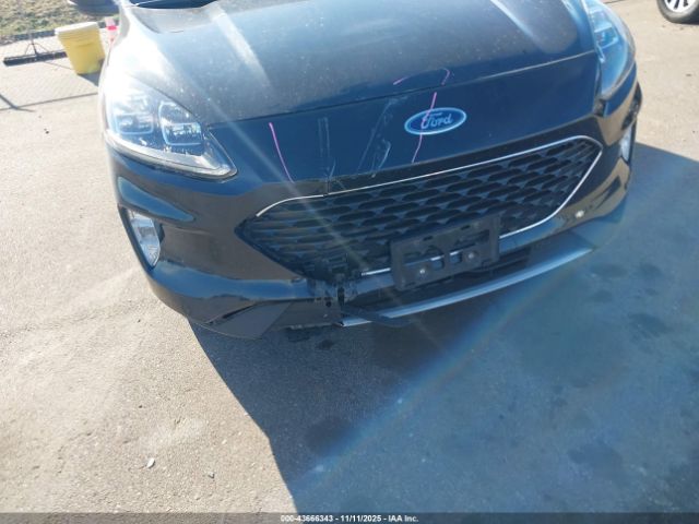 Ford Escape Titanium Image 14