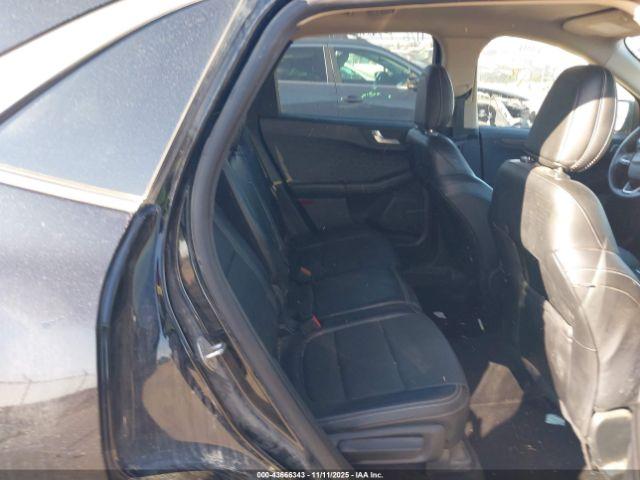 Ford Escape Titanium Image 2