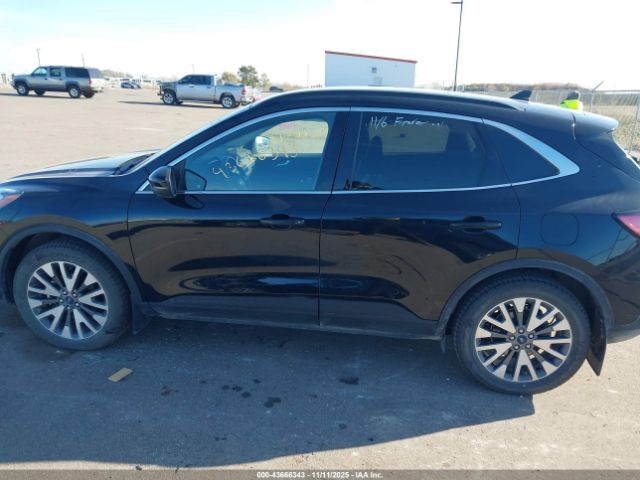 Ford Escape Titanium Image 6