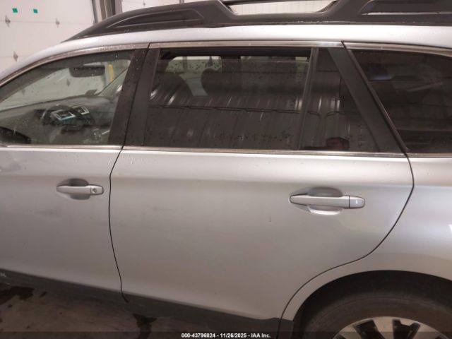 Subaru Outback 2.5i Limited Image 11