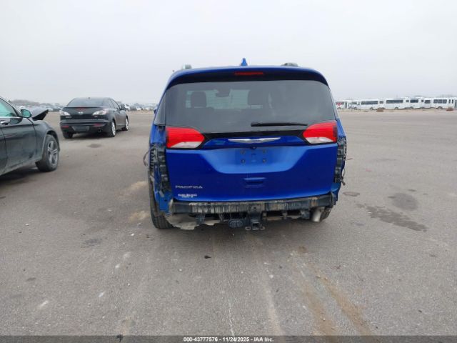 Chrysler Pacifica Touring L Image 10