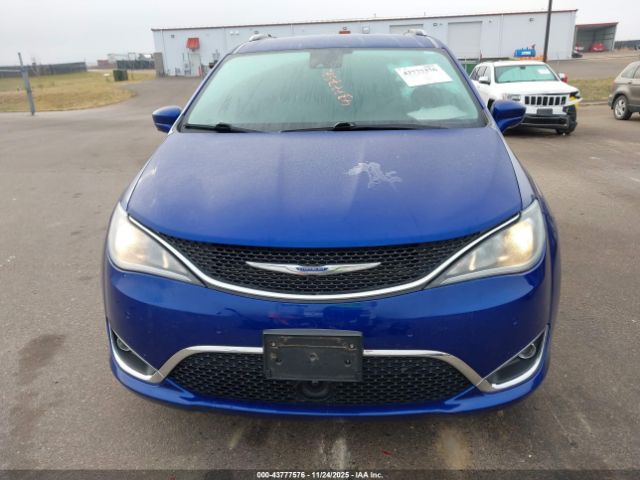 Chrysler Pacifica Touring L Image 11