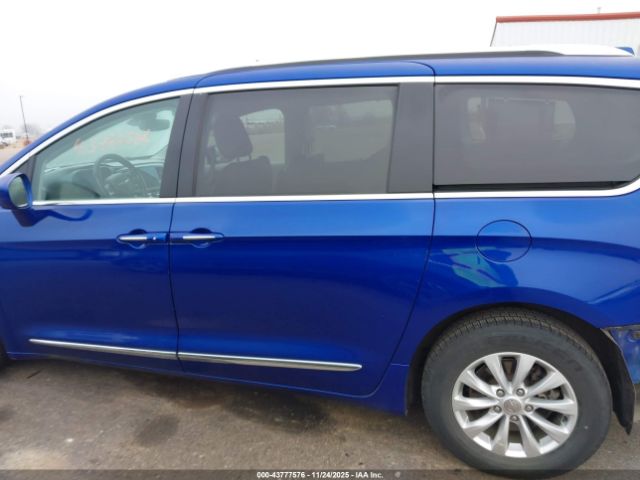 Chrysler Pacifica Touring L Image 17