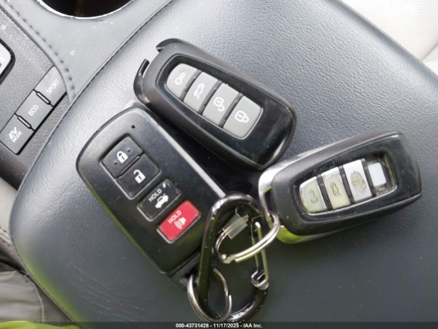 Toyota Avalon Hybrid Limited Image 12