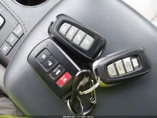 Toyota Avalon Hybrid Limited Image 12