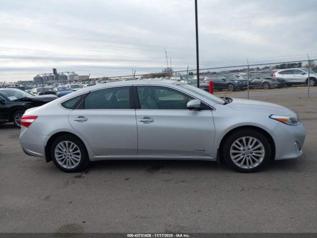 Toyota Avalon Hybrid Limited Image 8