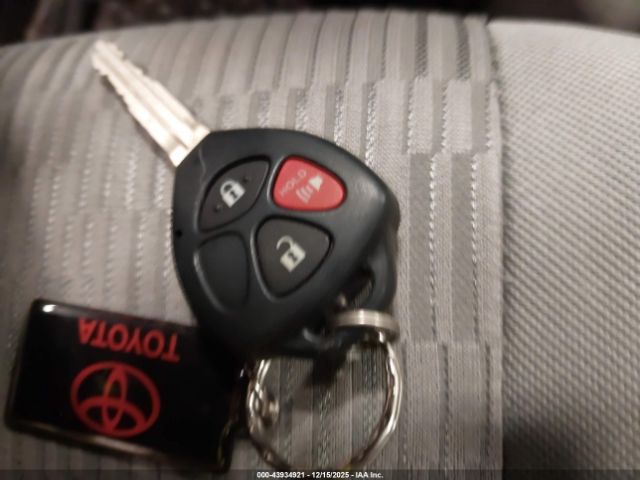 Toyota RAV4 Image 16