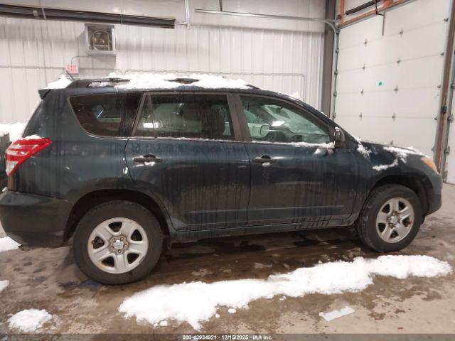 Toyota RAV4 Image 12