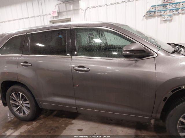 Toyota Highlander Xle Image 12