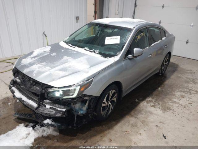 Subaru Legacy Premium Image 3