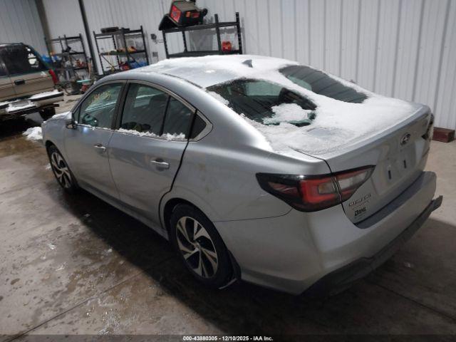 Subaru Legacy Premium Image 4