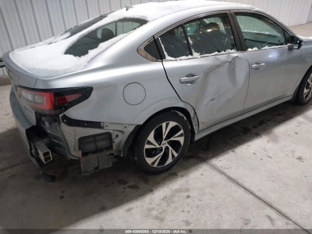 Subaru Legacy Premium Image 5