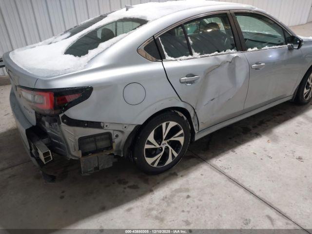 Subaru Legacy Premium Image 5