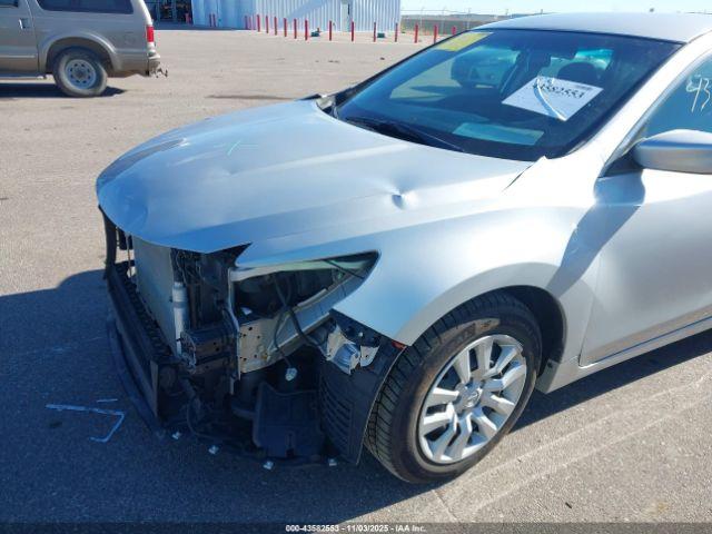 Nissan Altima Image 13