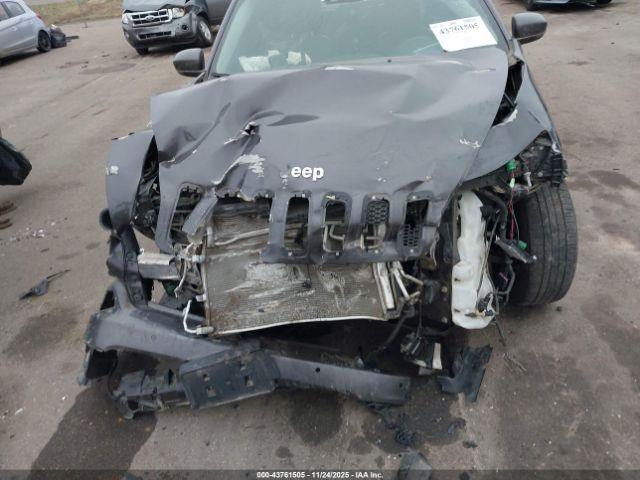 Jeep Cherokee Limited 4x4 Image 6